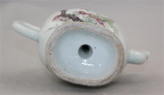 A Chinese famille rose Cadogan wine pot, late 19th century, 14cm, loss to spout